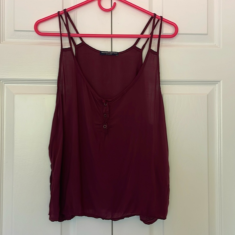 Double strap button front crop tank in maroon. NEVER WORN!